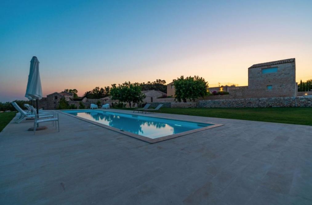 Baglio Cella - Appartamenti Per Vacanze Modica Bagian luar foto